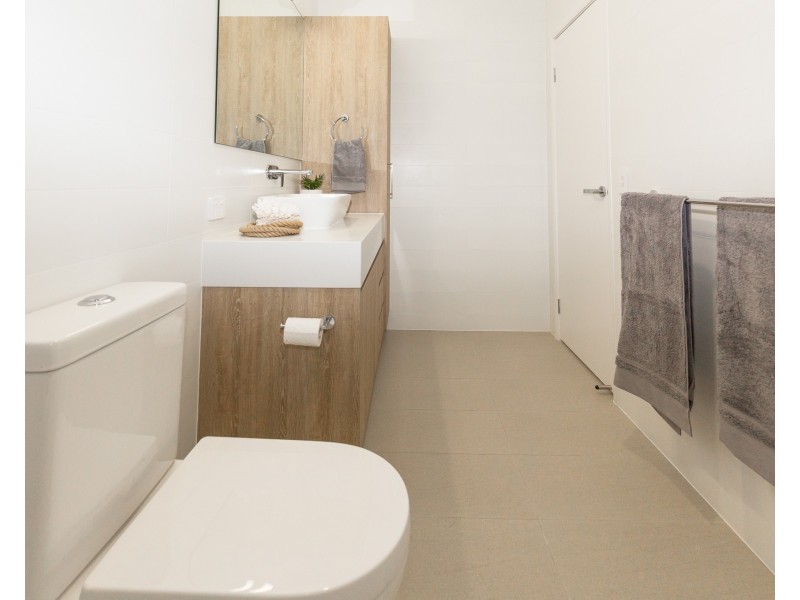 8/88  Glades Drive, Robina QLD 4226