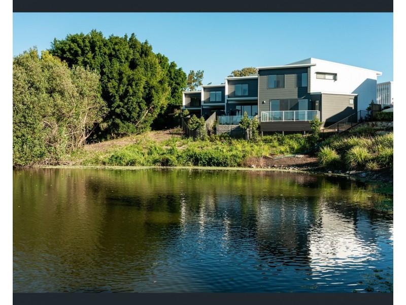 8/88  Glades Drive, Robina QLD 4226
