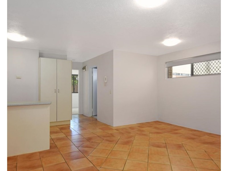 2/203 Scarborough Street, Southport QLD 4215