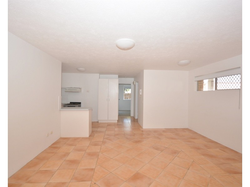 2/203 Scarborough Street, Southport QLD 4215