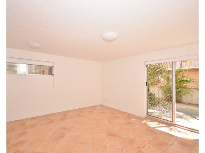 2/203 Scarborough Street, Southport QLD 4215