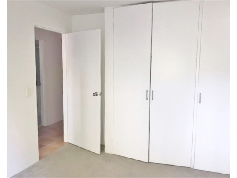 2/203 Scarborough Street, Southport QLD 4215