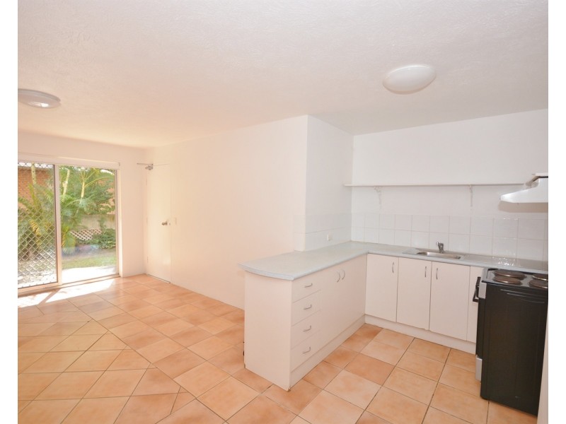 2/203 Scarborough Street, Southport QLD 4215