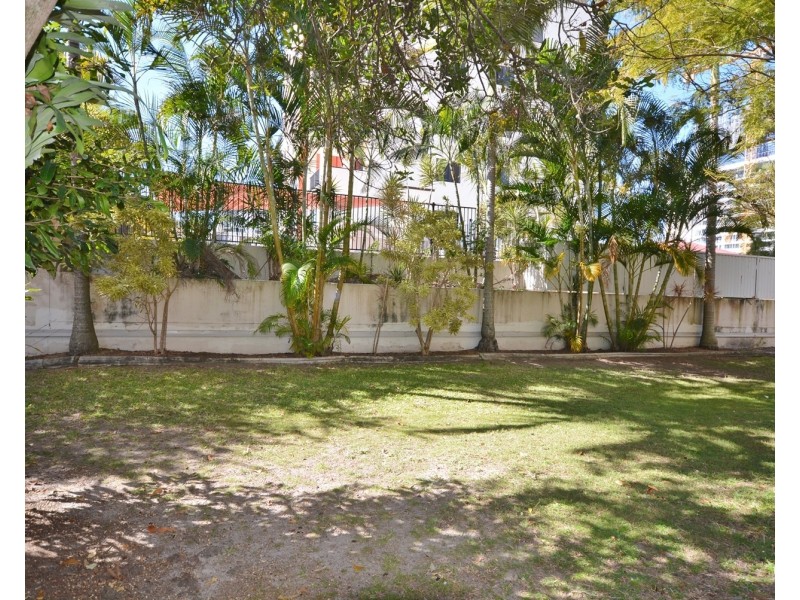 2/203 Scarborough Street, Southport QLD 4215