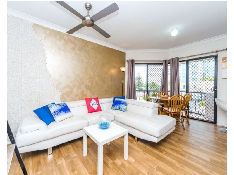 13/2 Broad Street, Labrador QLD 4215