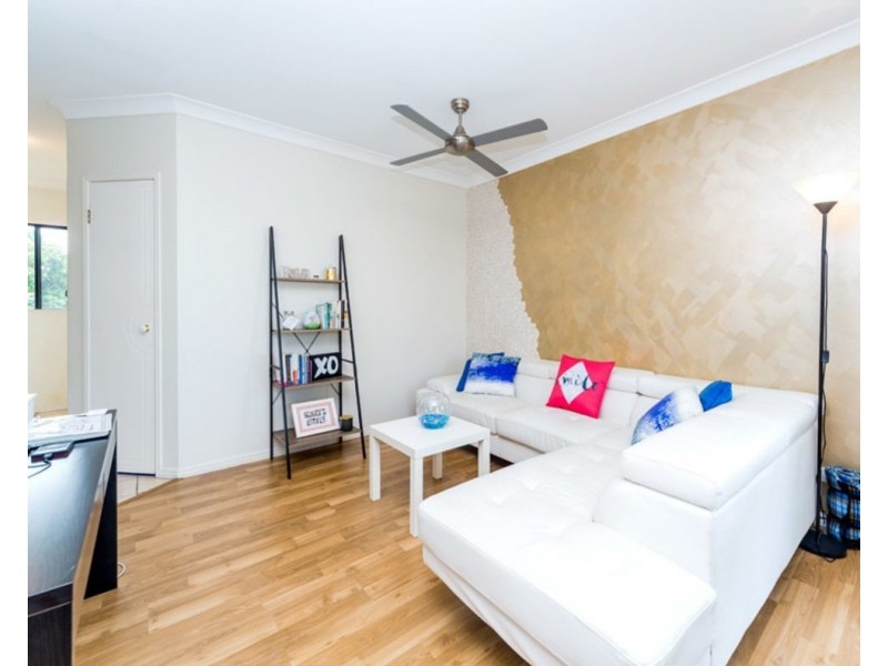 13/2 Broad Street, Labrador QLD 4215