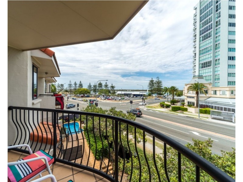 13/2 Broad Street, Labrador QLD 4215