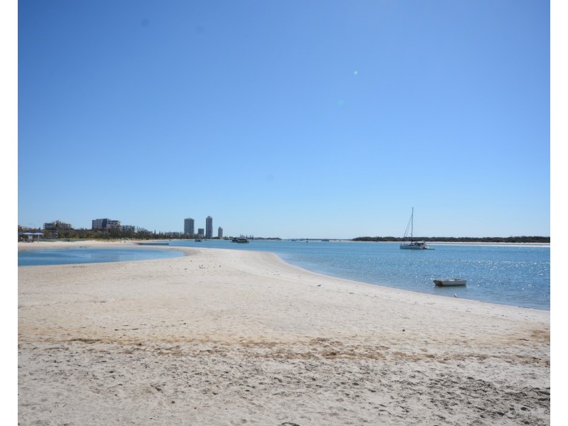 13/2 Broad Street, Labrador QLD 4215