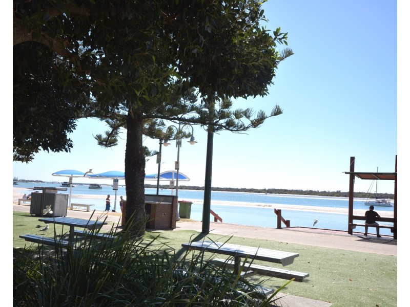 13/2 Broad Street, Labrador QLD 4215