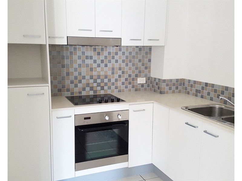 25/15-17 Lloyd Street, Southport QLD 4215