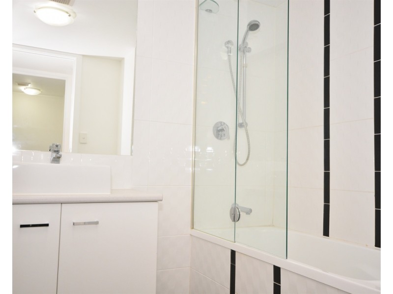 25/15-17 Lloyd Street, Southport QLD 4215