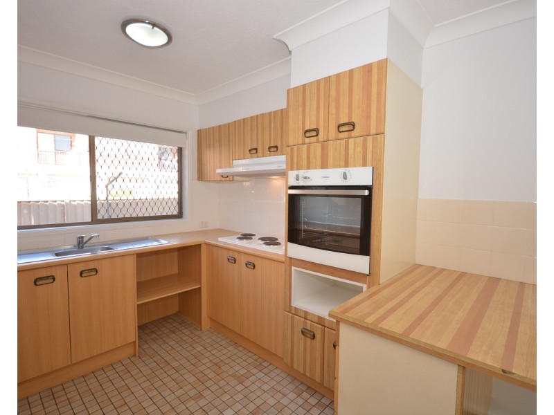 1/209 Scarborough Street, Southport QLD 4215