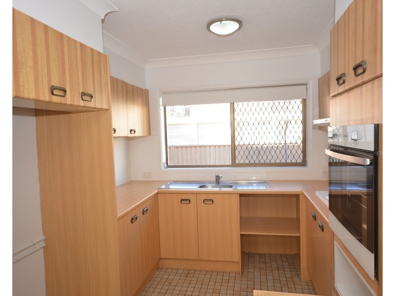 1/209 Scarborough Street, Southport QLD 4215