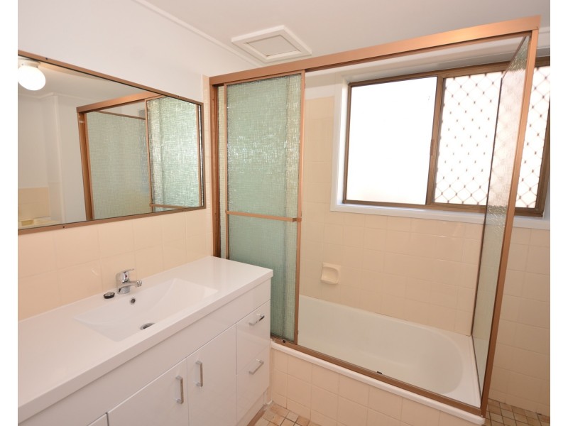 1/209 Scarborough Street, Southport QLD 4215