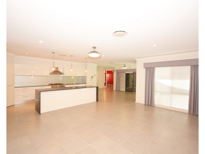 8 Pacha Close, Coomera QLD 4209