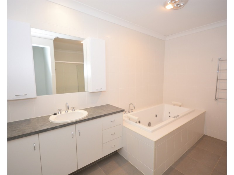 8 Pacha Close, Coomera QLD 4209
