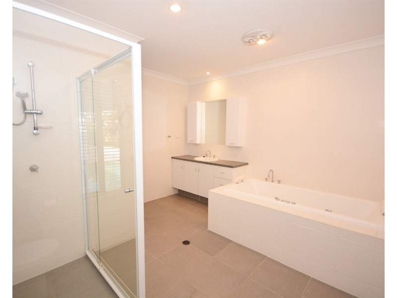 8 Pacha Close, Coomera QLD 4209