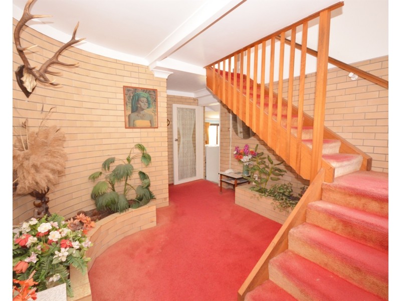 9 Jarmo Crescent, Southport QLD 4215