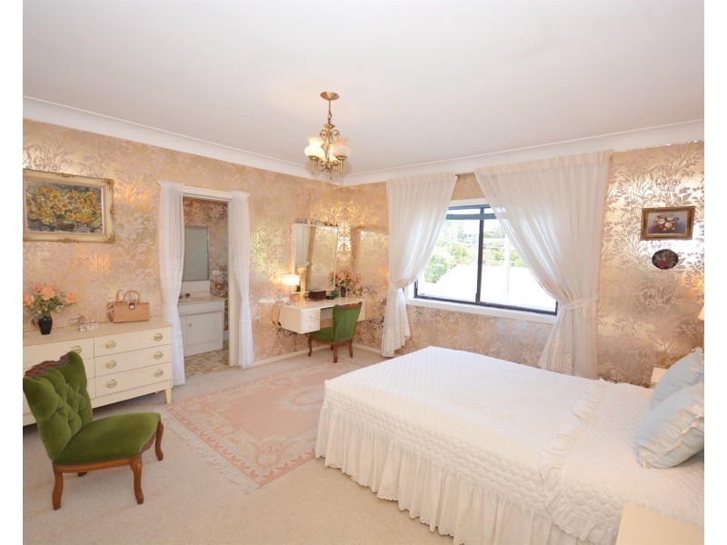 9 Jarmo Crescent, Southport QLD 4215