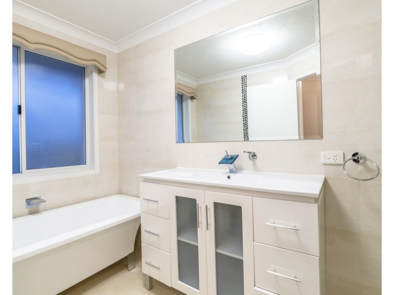 30 Sundance Way, Runaway Bay QLD 4216