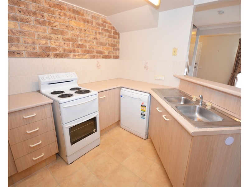 47/71  Olsen Avenue, Labrador QLD 4215