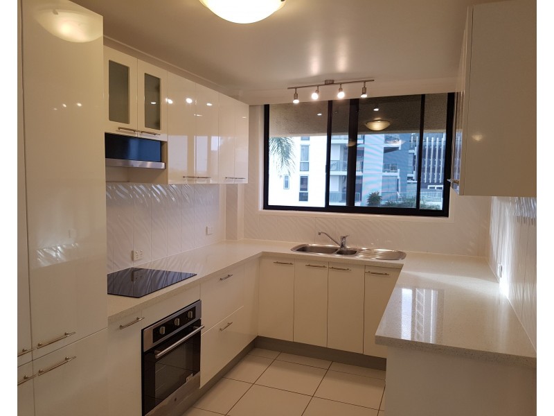 9/81 Brighton Parade, Southport QLD 4215