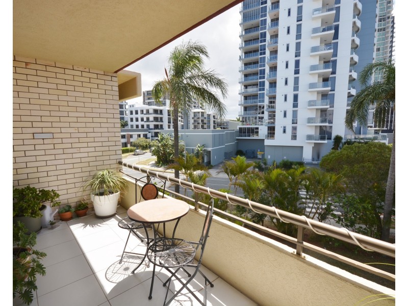 9/81 Brighton Parade, Southport QLD 4215