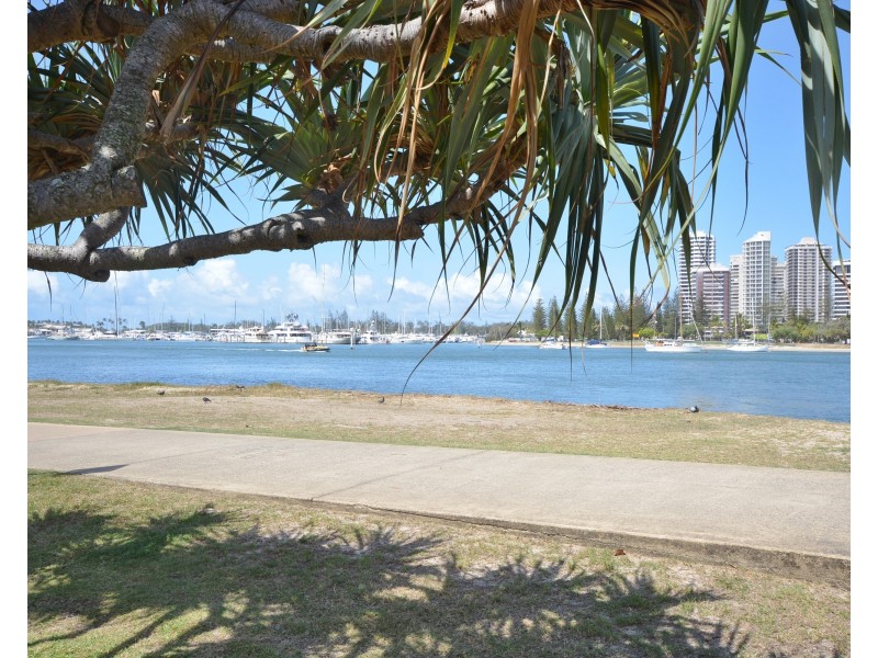9/81 Brighton Parade, Southport QLD 4215