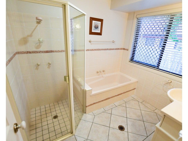 42  Peter Senior Court, Parkwood QLD 4214