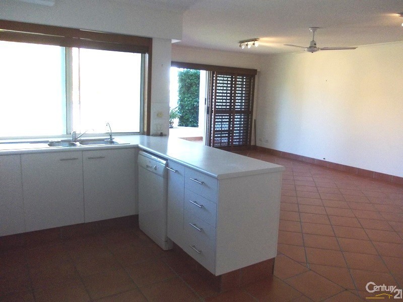 1/5 Hygieta Street, Noosaville QLD 4566