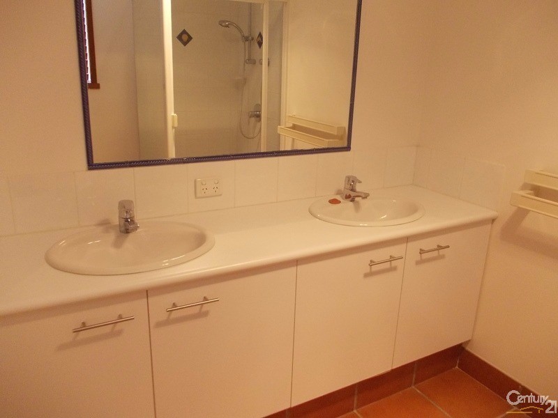 1/5 Hygieta Street, Noosaville QLD 4566