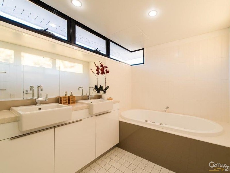 2/2 Balgownie Drive, Peregian Springs QLD 4573