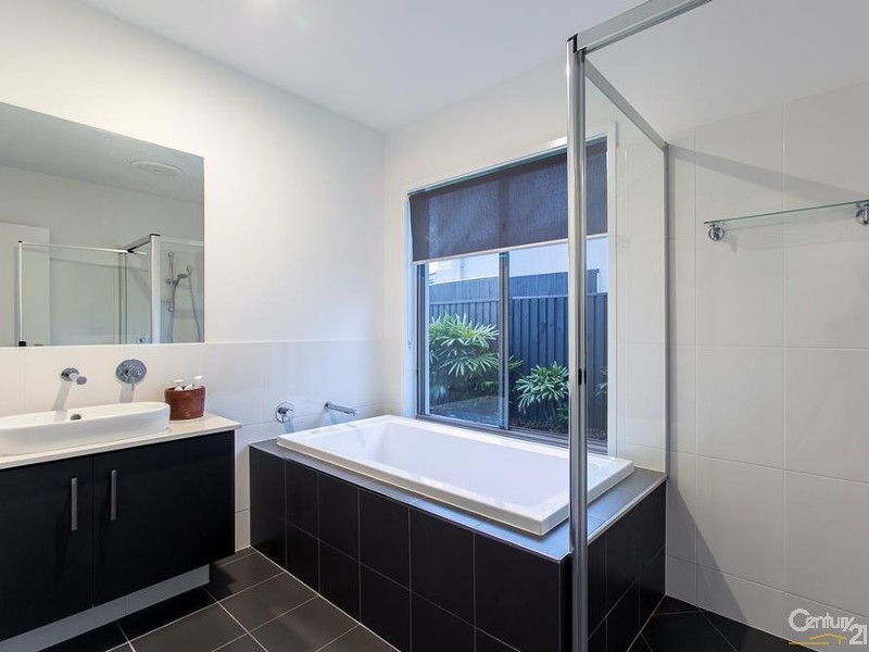 20  Doral Drive, Peregian Springs QLD 4573