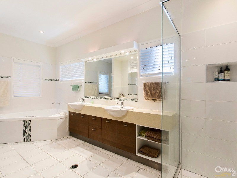 13 Longwood Drive, Peregian Springs QLD 4573