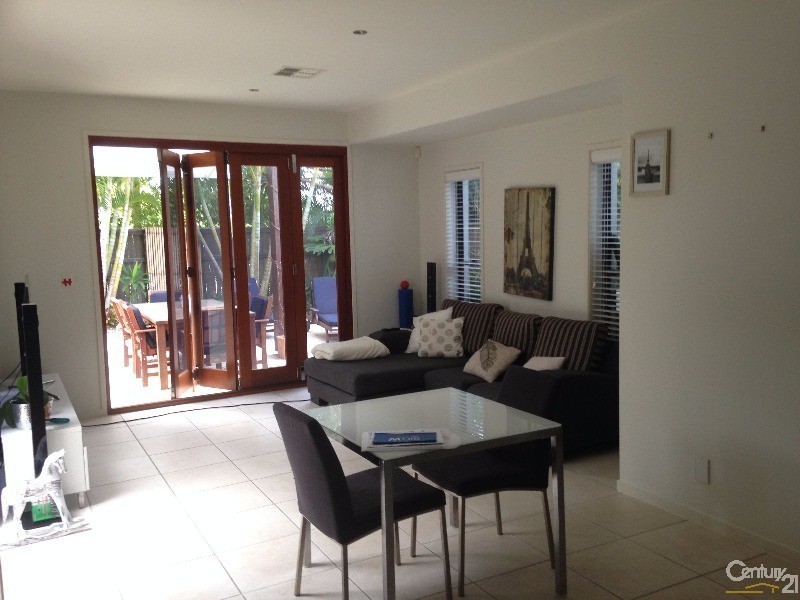 2/115 Peregian Springs Drive, Peregian Springs QLD 4573