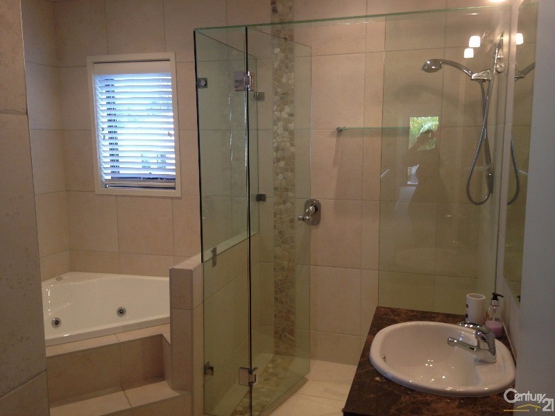 2/115 Peregian Springs Drive, Peregian Springs QLD 4573