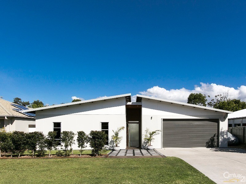 17 Riviera Crescent, Peregian Springs QLD 4573