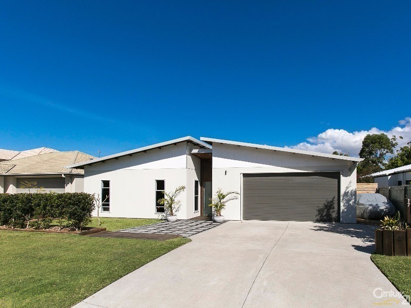 17 Riviera Crescent, Peregian Springs QLD 4573