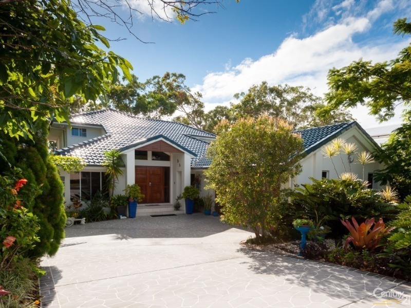 18 Lakeside Drive, Peregian Springs QLD 4573