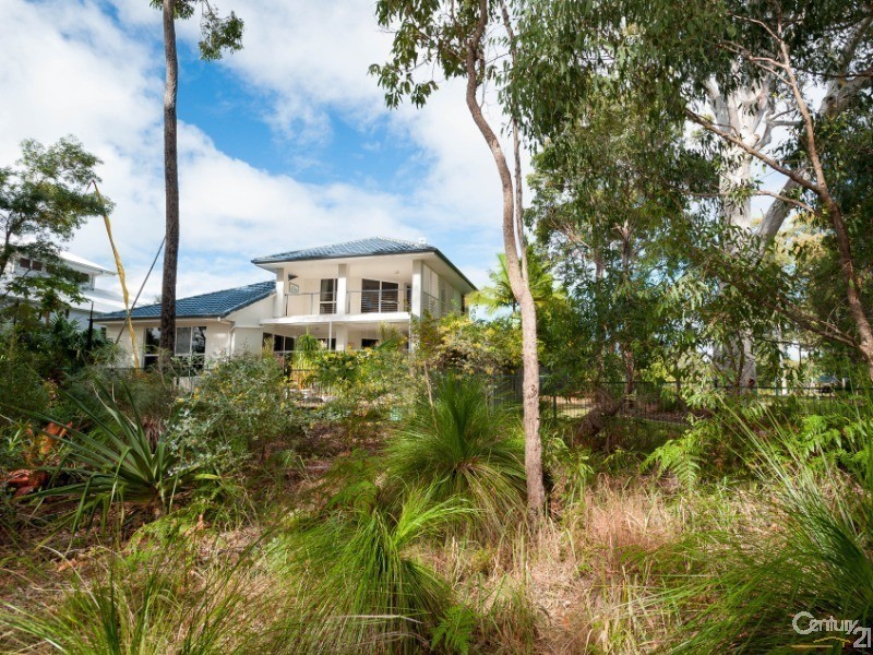 18 Lakeside Drive, Peregian Springs QLD 4573