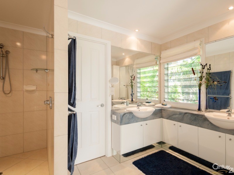 18 Lakeside Drive, Peregian Springs QLD 4573