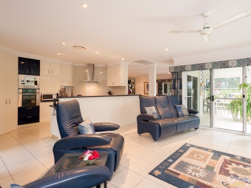 18 Lakeside Drive, Peregian Springs QLD 4573