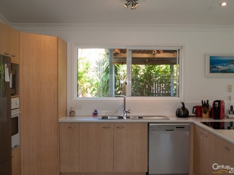 3 Hawley Court, Sunrise Beach QLD 4567