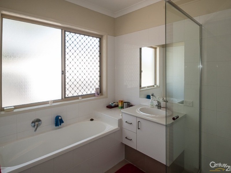 27 Riviera Crescent, Peregian Springs QLD 4573