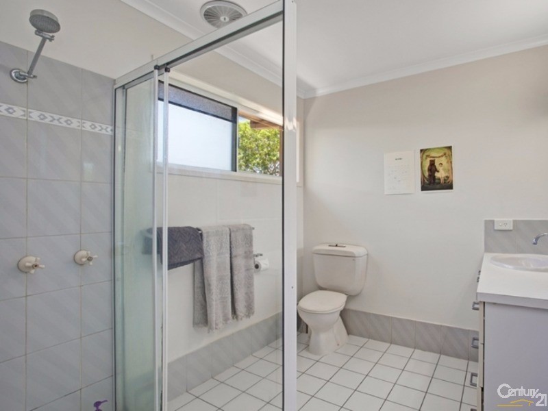 2 Moonare Crescent, Noosa Heads QLD 4567