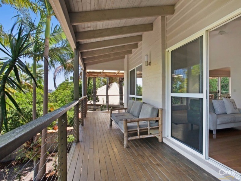 2 Moonare Crescent, Noosa Heads QLD 4567