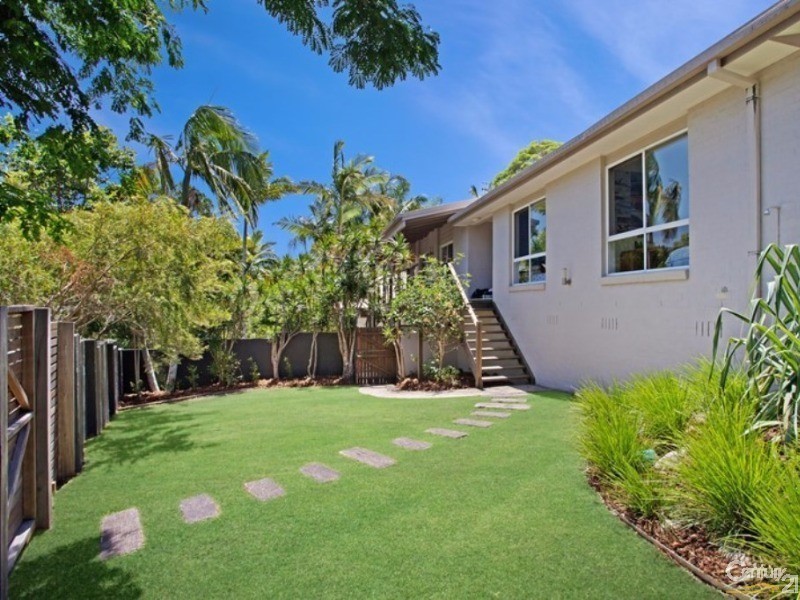 2 Moonare Crescent, Noosa Heads QLD 4567