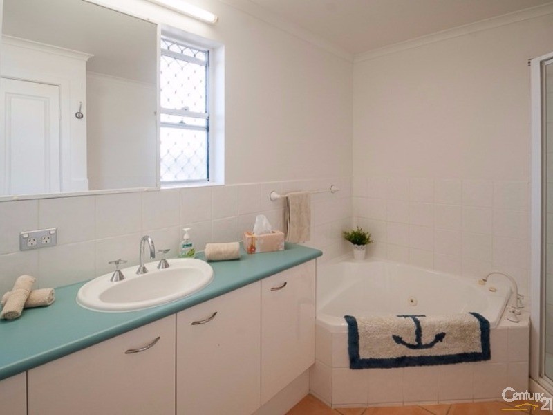 1/18 Peregian Esplanade, Peregian Beach QLD 4573