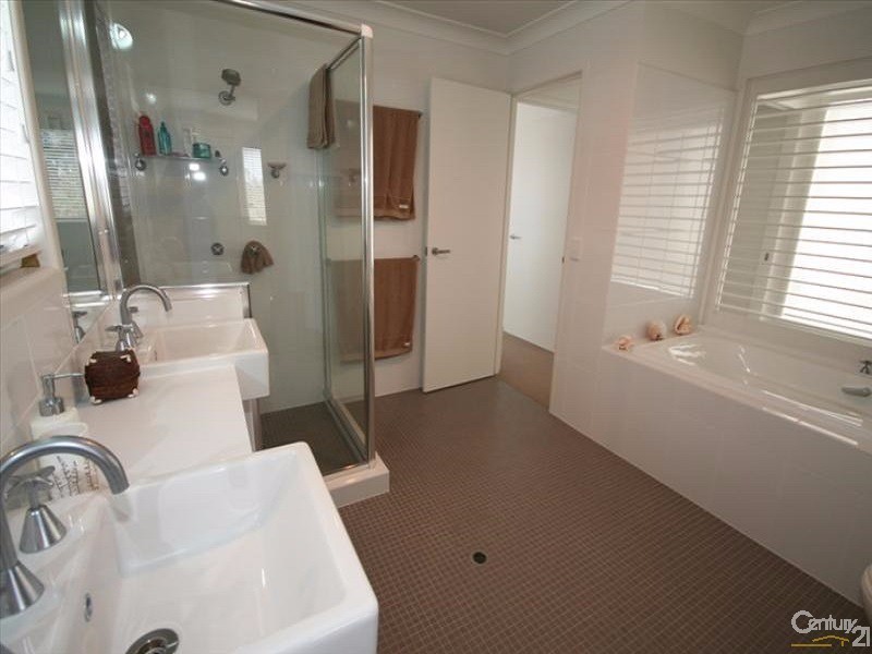 10 Greenside Court, Peregian Springs QLD 4573