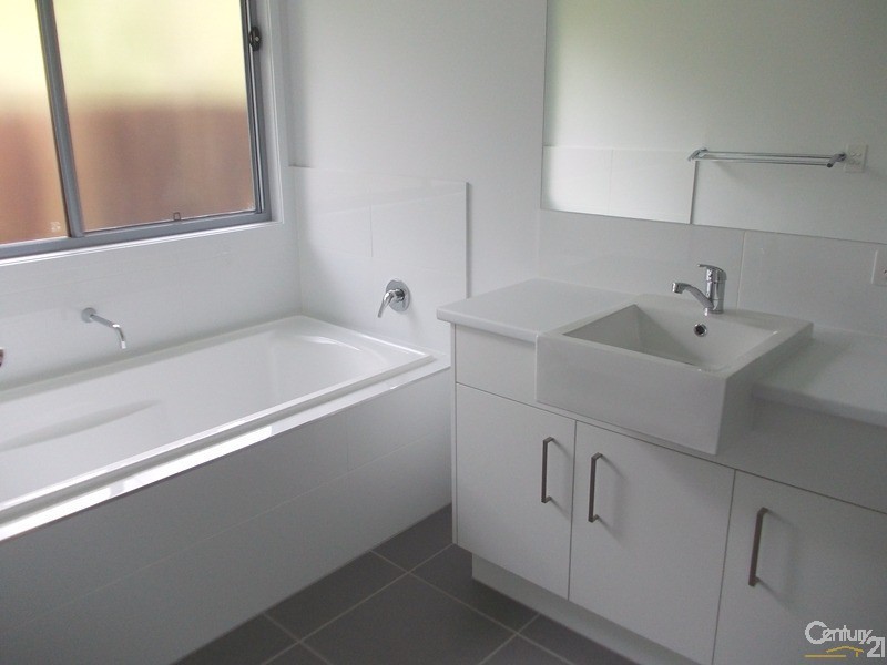 1/2 Pandorea Crt, Noosaville QLD 4566